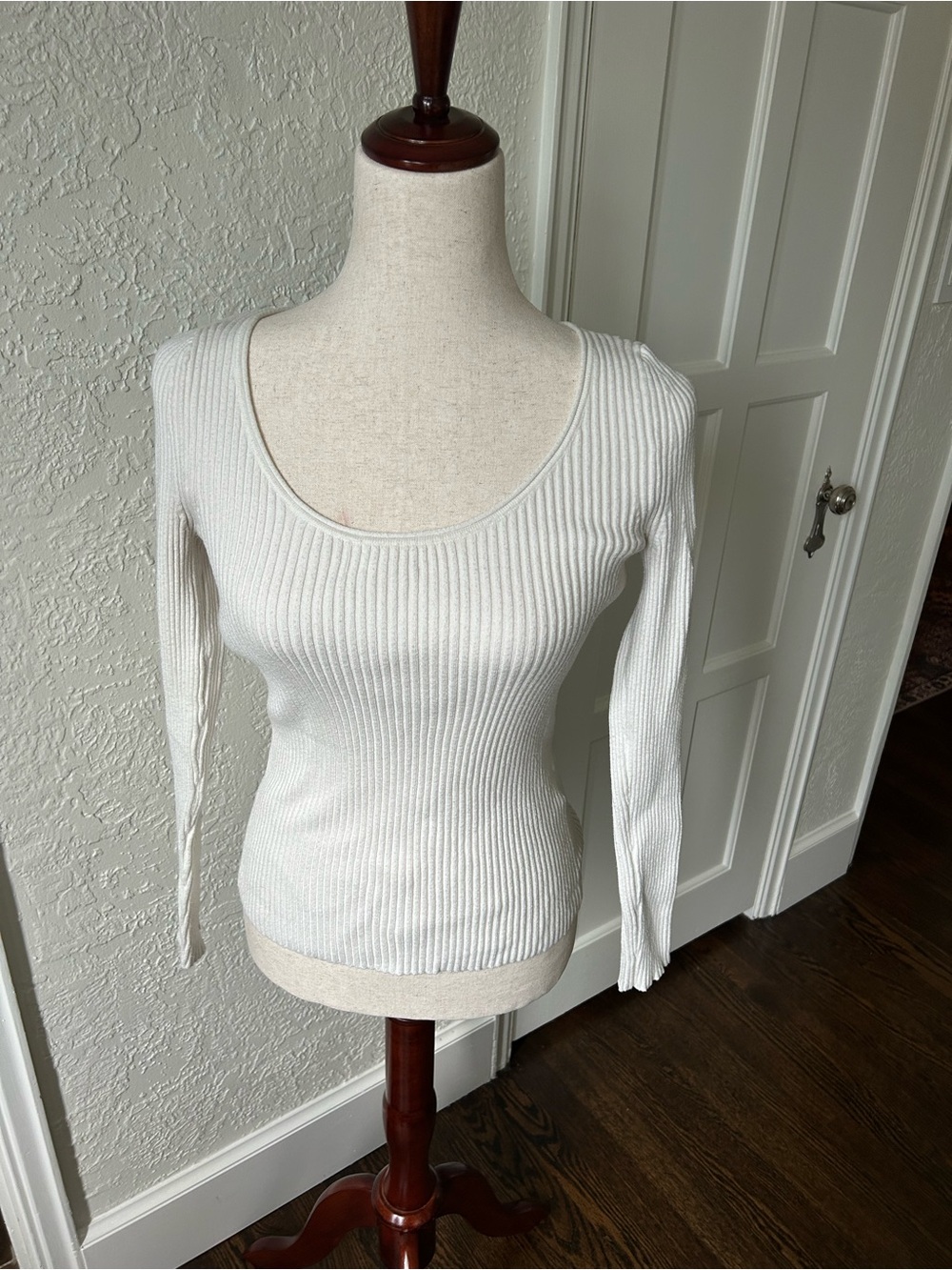 Banana Republic Off-White Ribbed Scoop Neck Sweater